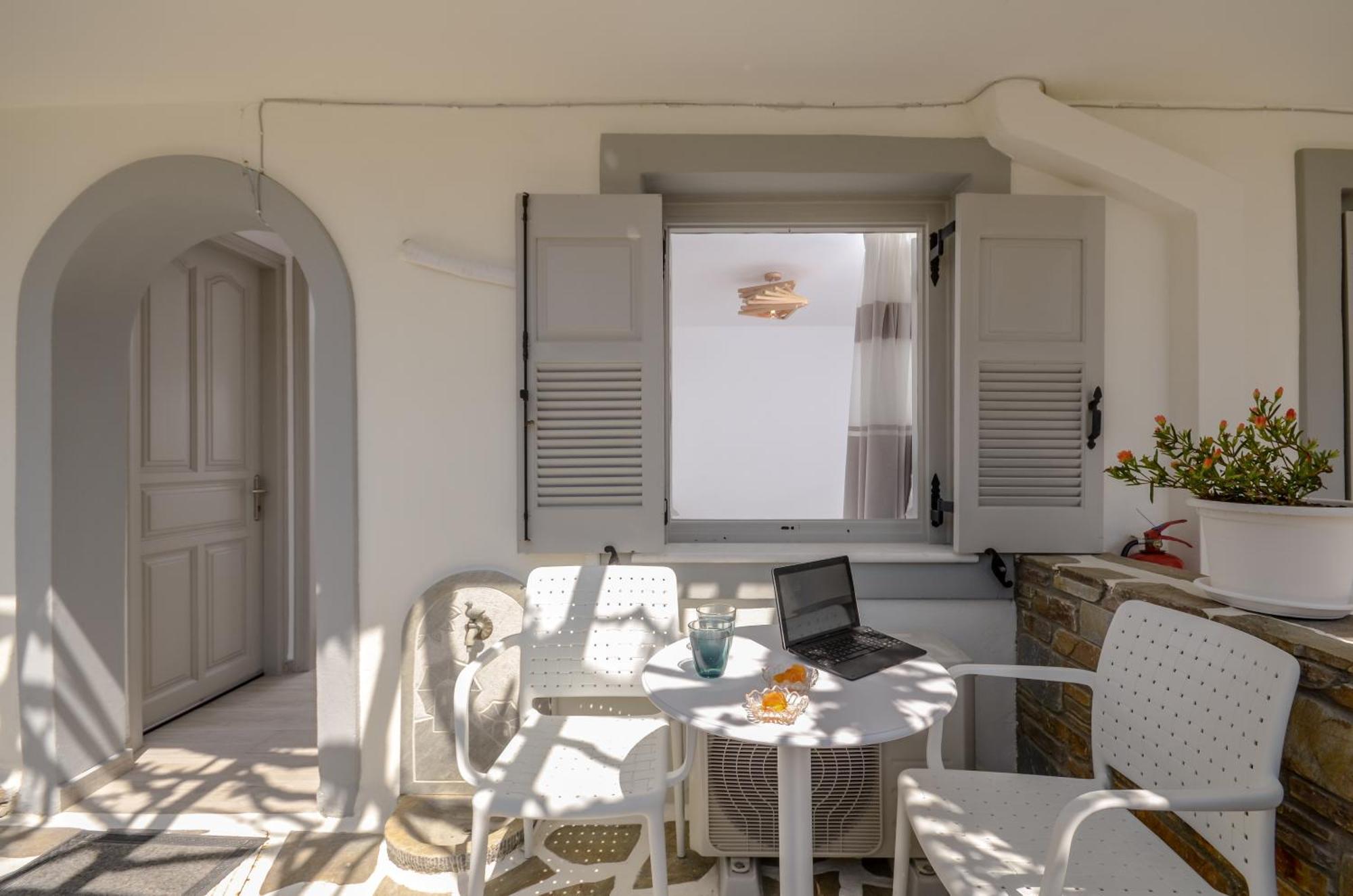 Sofi Pension Naxos City 外观 照片